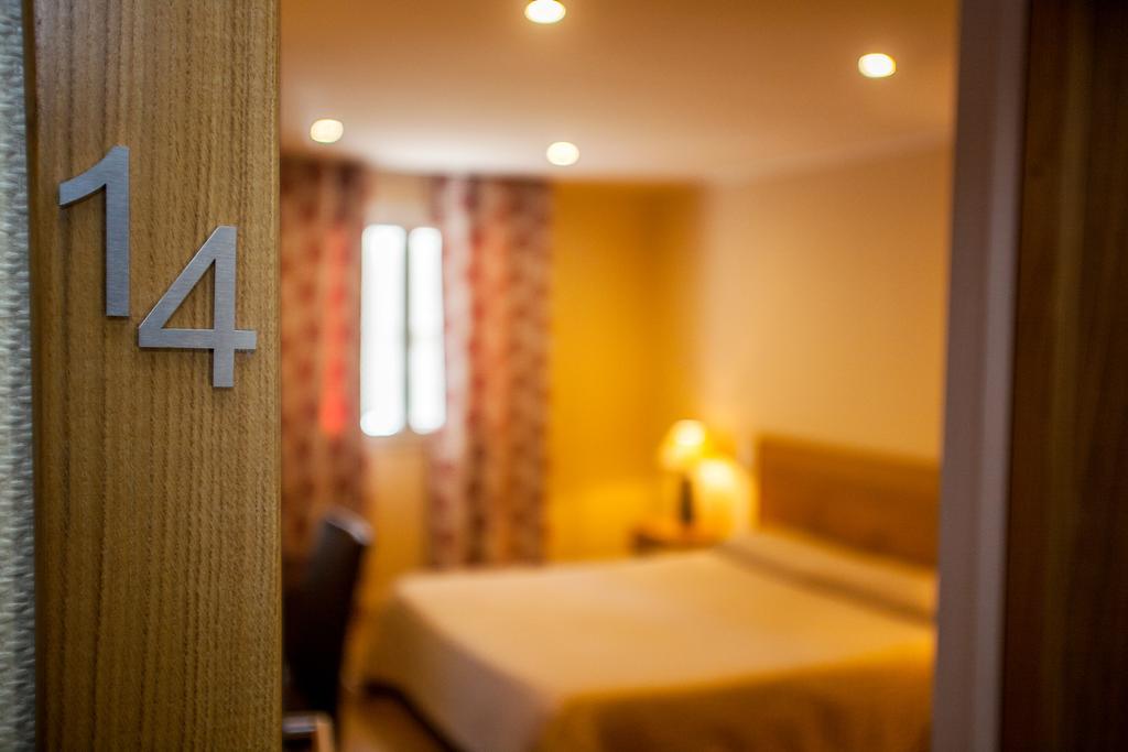 Hotel Cesario 卡尔维 外观 照片
